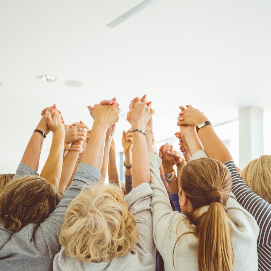 Constellations familiales en action : des participants connectés à des mémoires transgénérationnelles